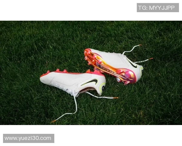 足球鞋与球星背后的传奇故事及其对足球运动的影响高清图片展示